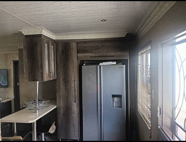 3 BEDROOM FREEHOLD FOR SALE IN WINDMILL PARK